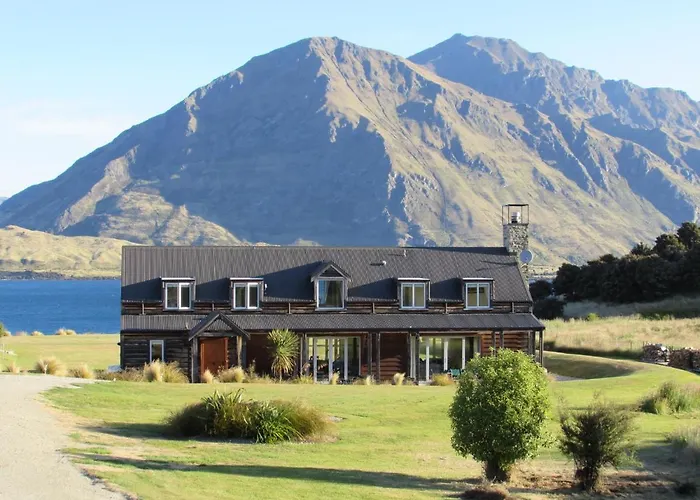 Buchanan - 60 Acres On Lakefront Holiday home Wanaka